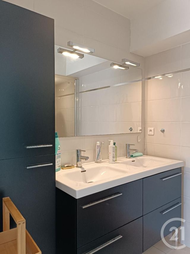 Appartement T3 à louer - 3 pièces - 46.0 m2 - LARMOR PLAGE - 56 - BRETAGNE - Century 21 Ploemeur Immobilier