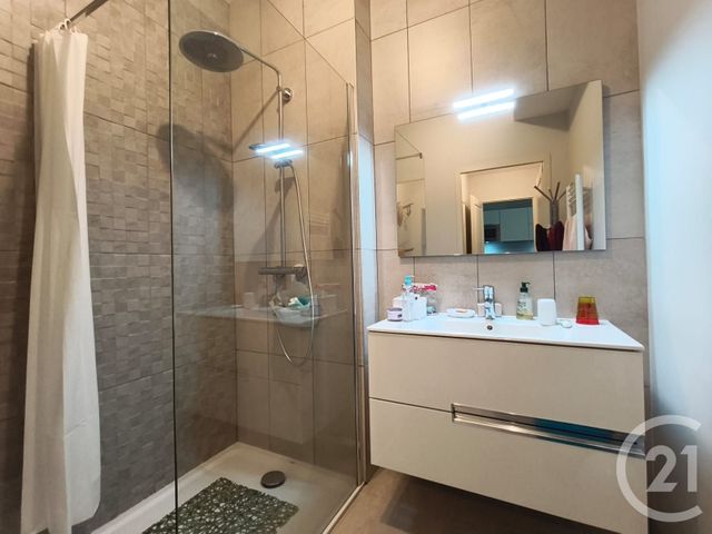 Appartement T2 à louer - 2 pièces - 43.7 m2 - PLOEMEUR - 56 - BRETAGNE - Century 21 Ploemeur Immobilier